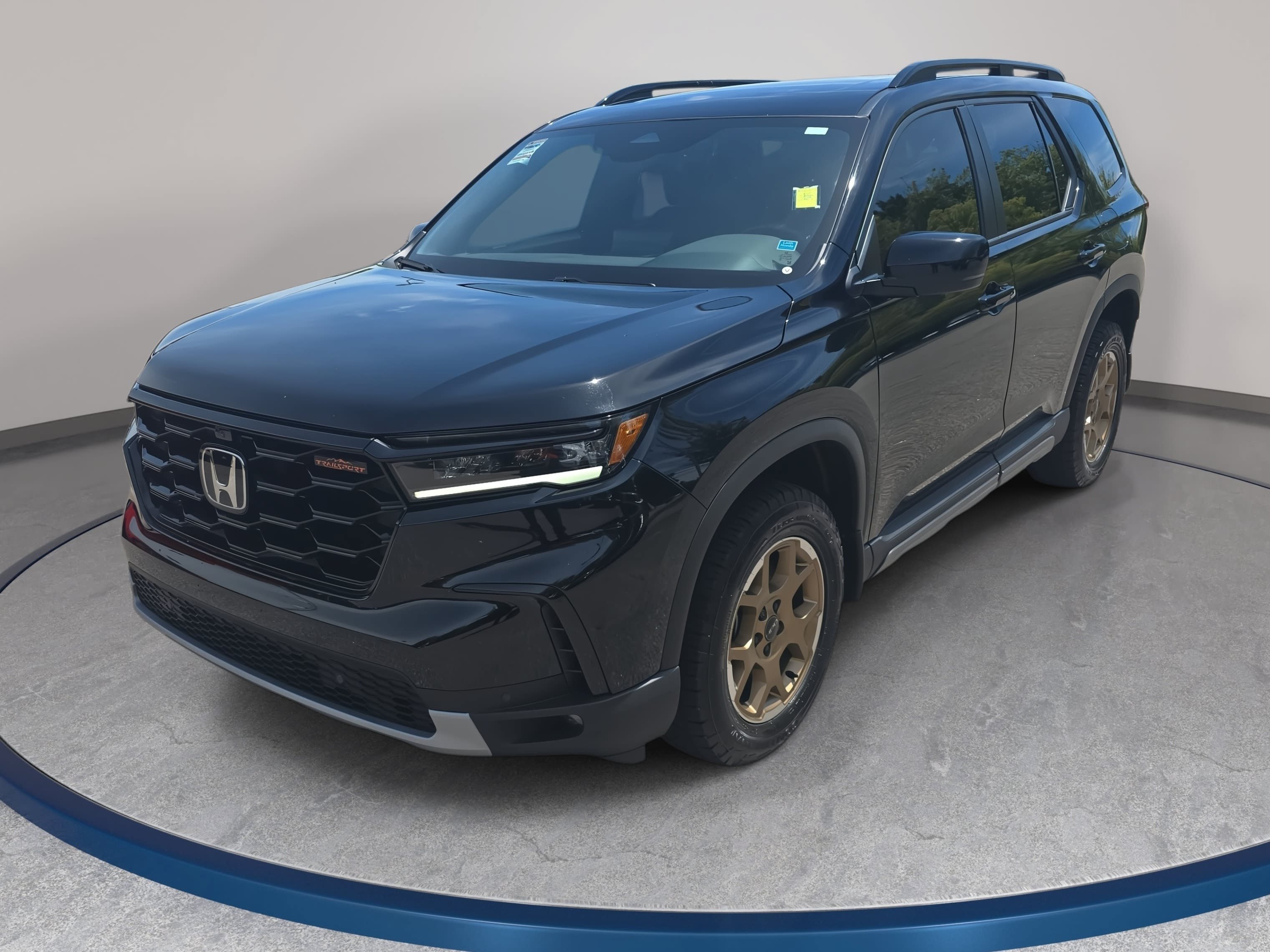 Used 2024 Honda Pilot TrailSport image 1