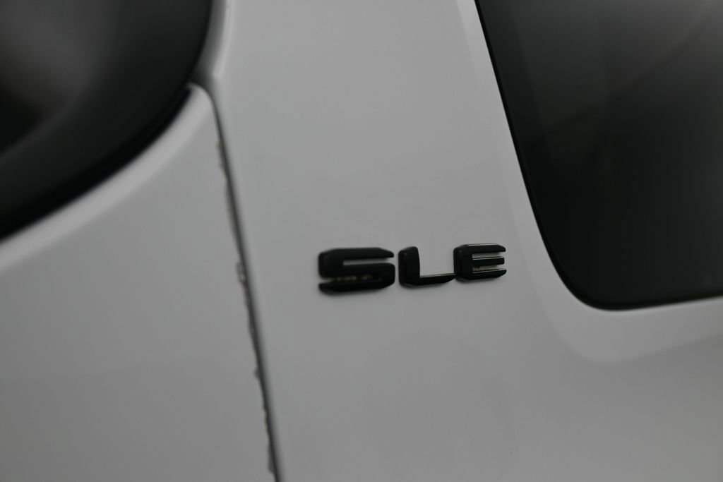 Used 2023 GMC Acadia SLE w/ Driver Convenience Package FWD image 30