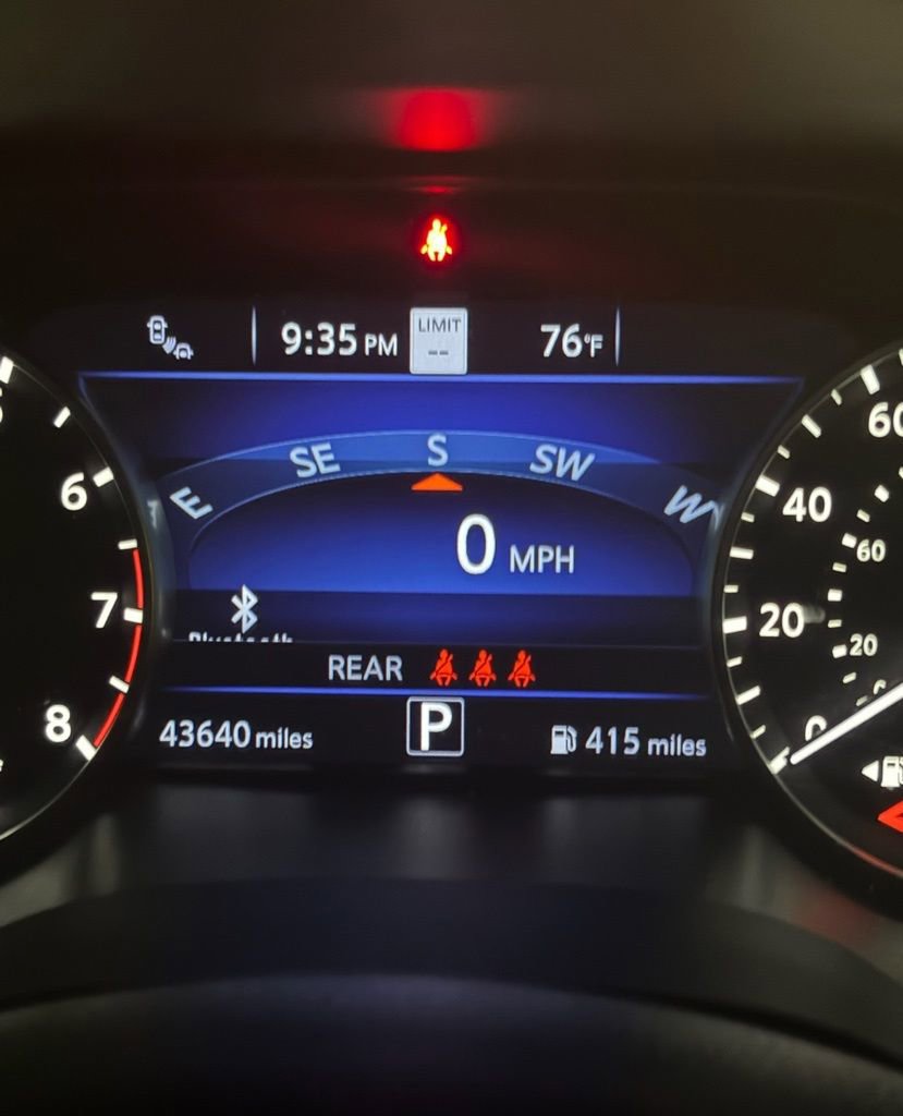 Used 2023 Nissan Maxima SR w/ Sport Mat Group FWD image 6
