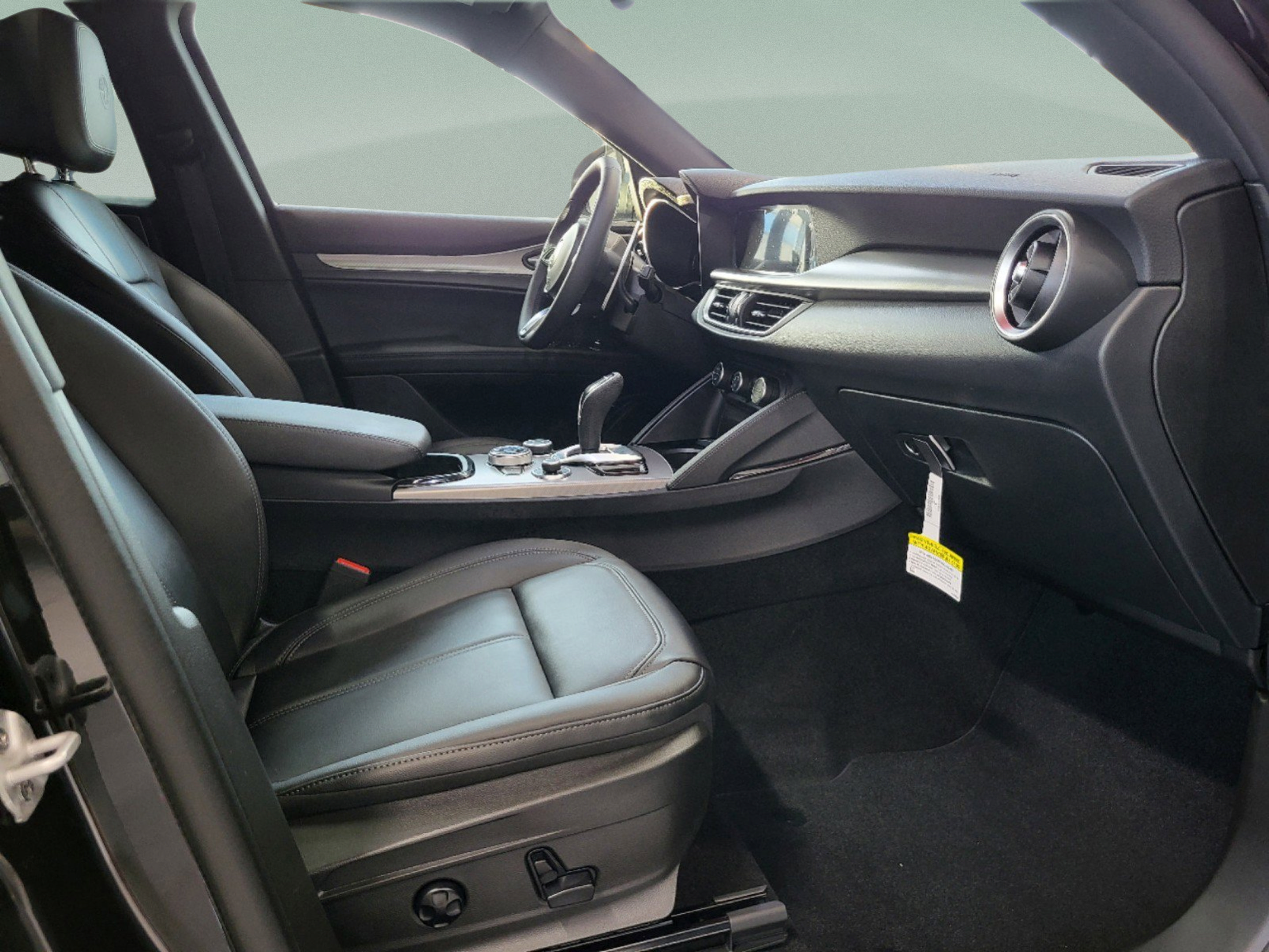 New 2025 Alfa Romeo Stelvio Sprint AWD/4WD image 13