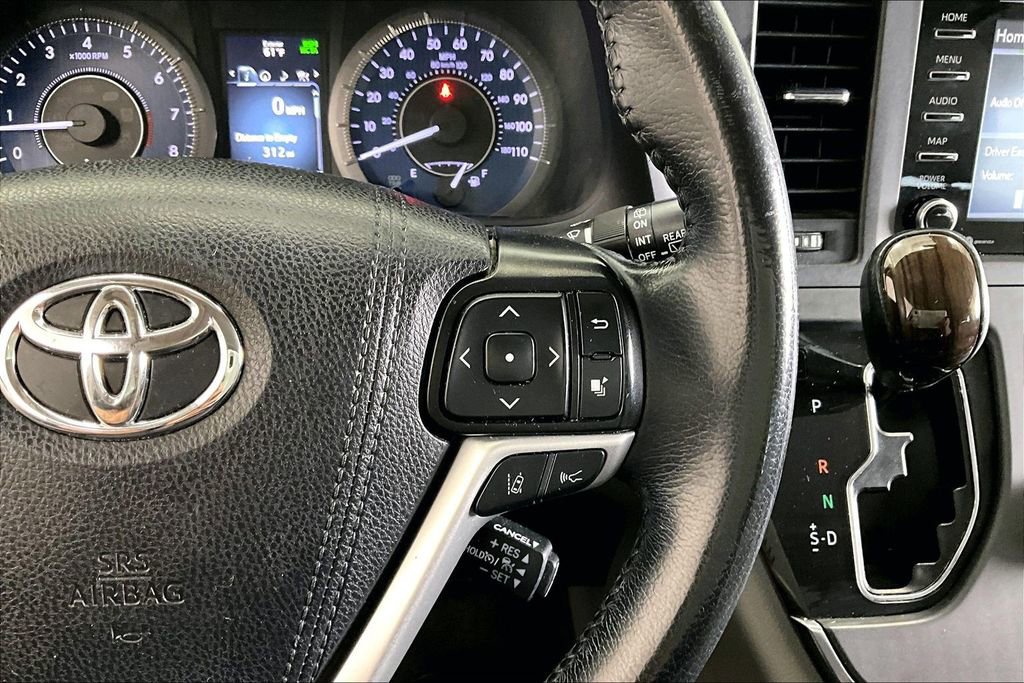 Used 2019 Toyota Sienna XLE w/ XLE Navigation Package FWD image 21