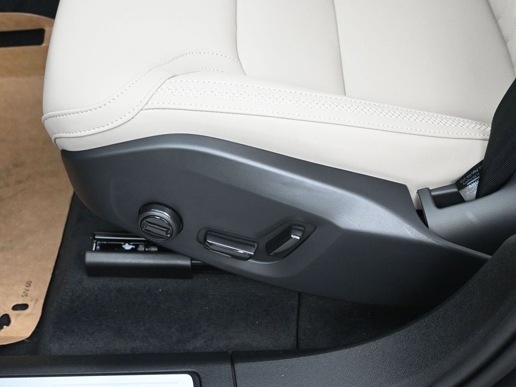 New 2026 Volvo XC60 B5 Plus w/ Climate Package image 12