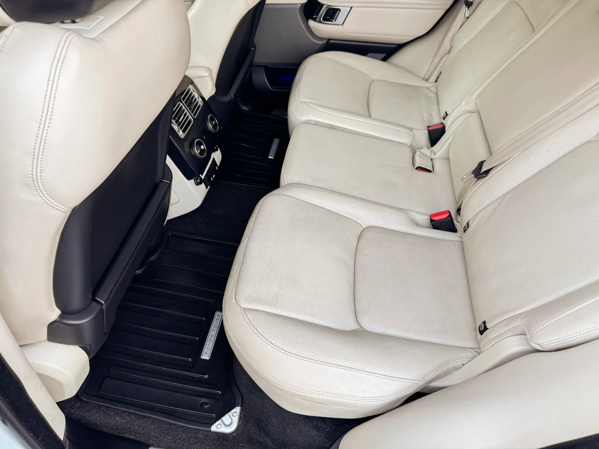 Used 2019 Land Rover Range Rover Supercharged image 25