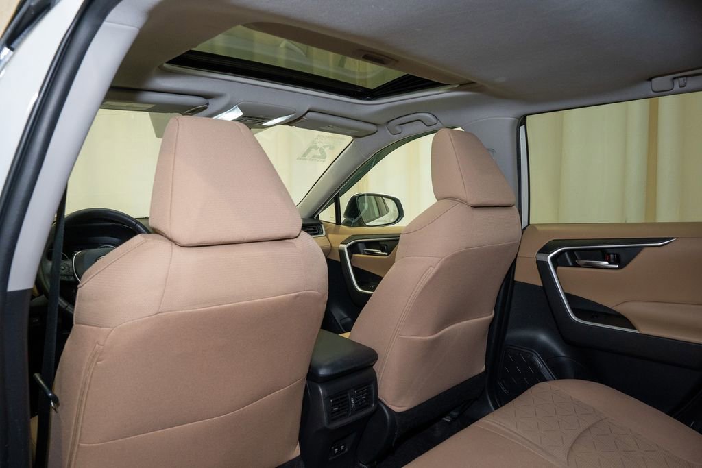 Used 2021 Toyota RAV4 XLE image 10