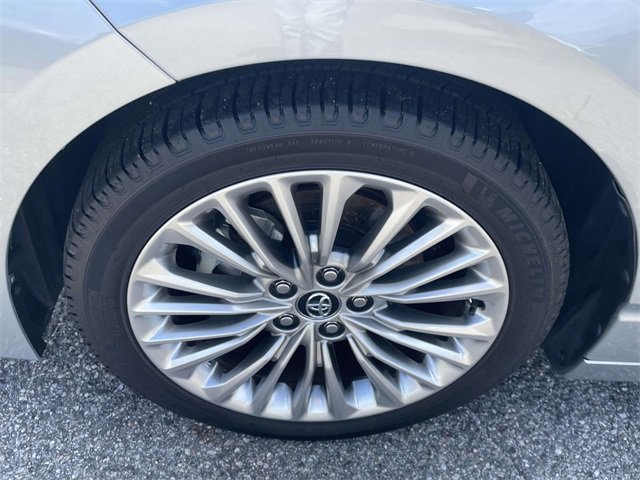 Used 2020 Toyota Avalon Limited image 11