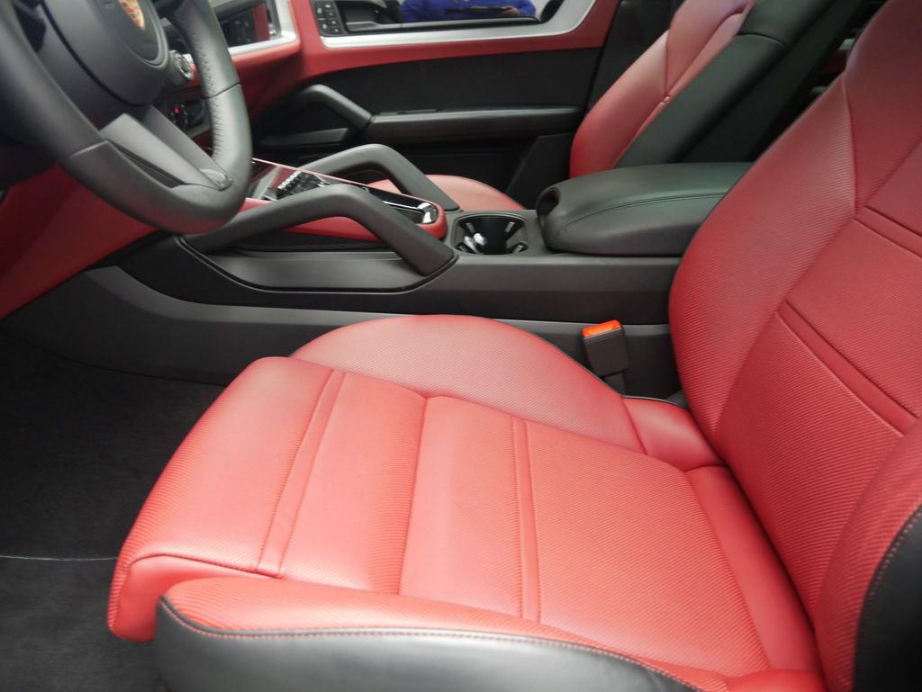 Certified 2026 Porsche Cayenne Coupe image 12