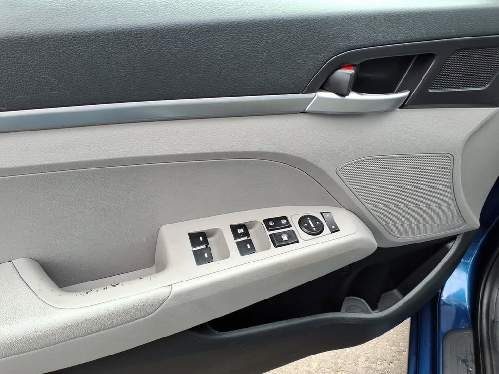 Used 2019 Hyundai Elantra SE FWD image 11