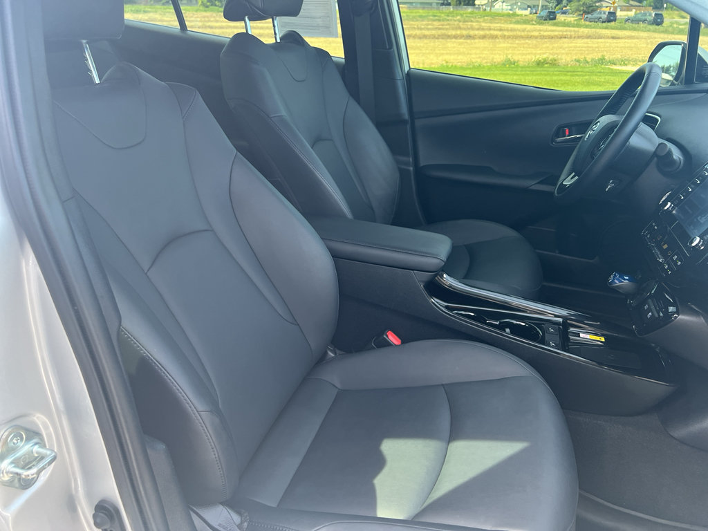 Used 2020 Toyota Prius XLE w/ Advanced Technology Package AWD/4WD image 27