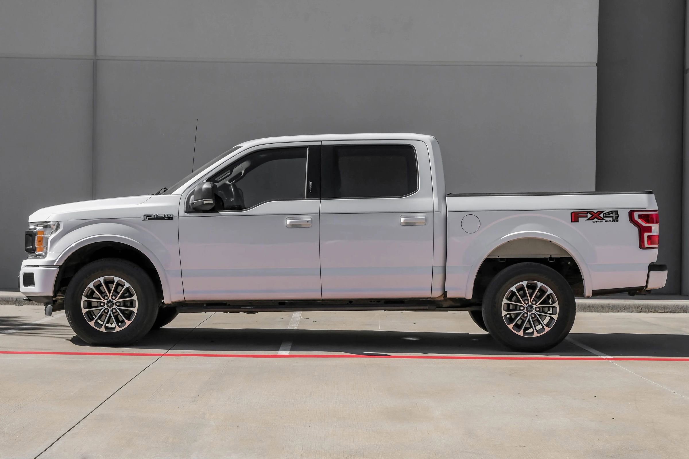 Used 2022 Ford F150 XLT w/ XTR Package image 6