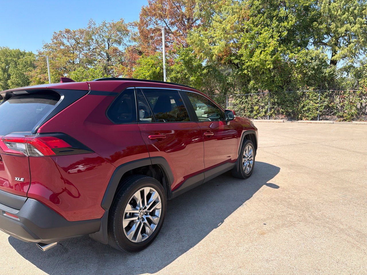 Used 2025 Toyota RAV4 XLE Premium FWD image 4