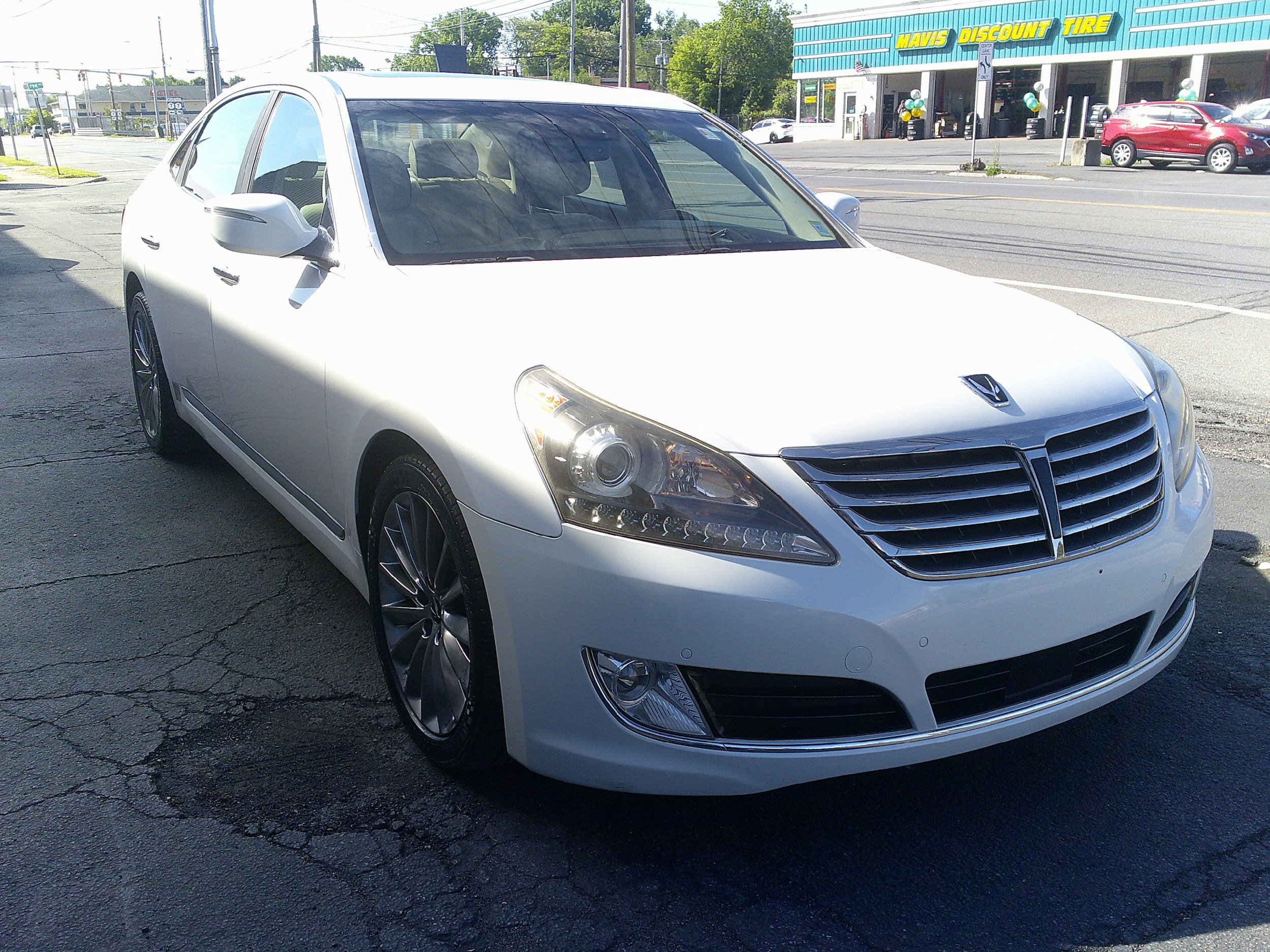 Used 2014 Hyundai Equus Signature RWD image 5