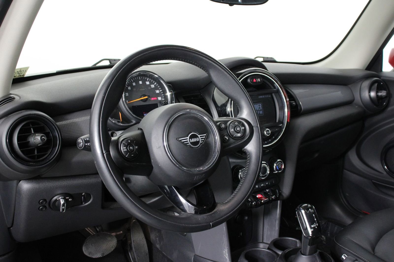 Used 2021 MINI Cooper 2-Door Hardtop image 14