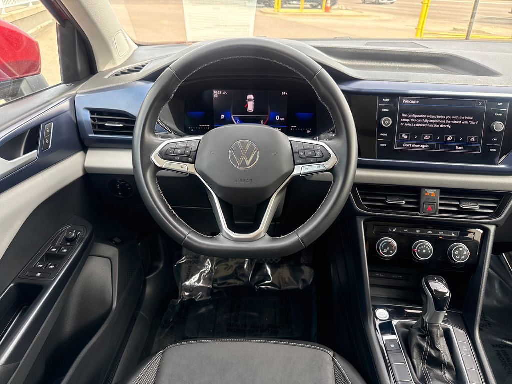 Used 2023 Volkswagen Taos SE w/ Panoramic Sunroof Package image 13