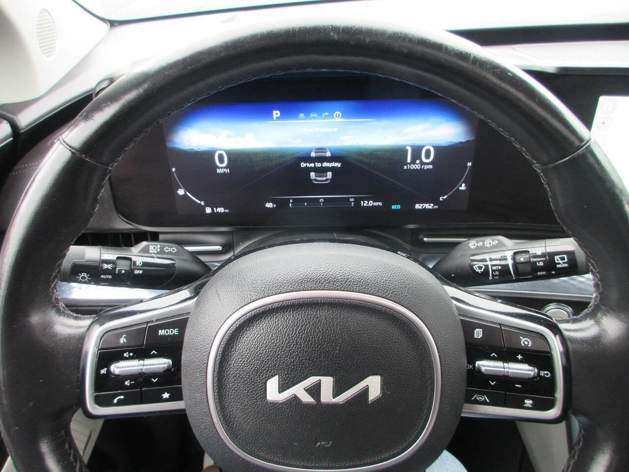 Used 2023 Kia Carnival SX Prestige image 27