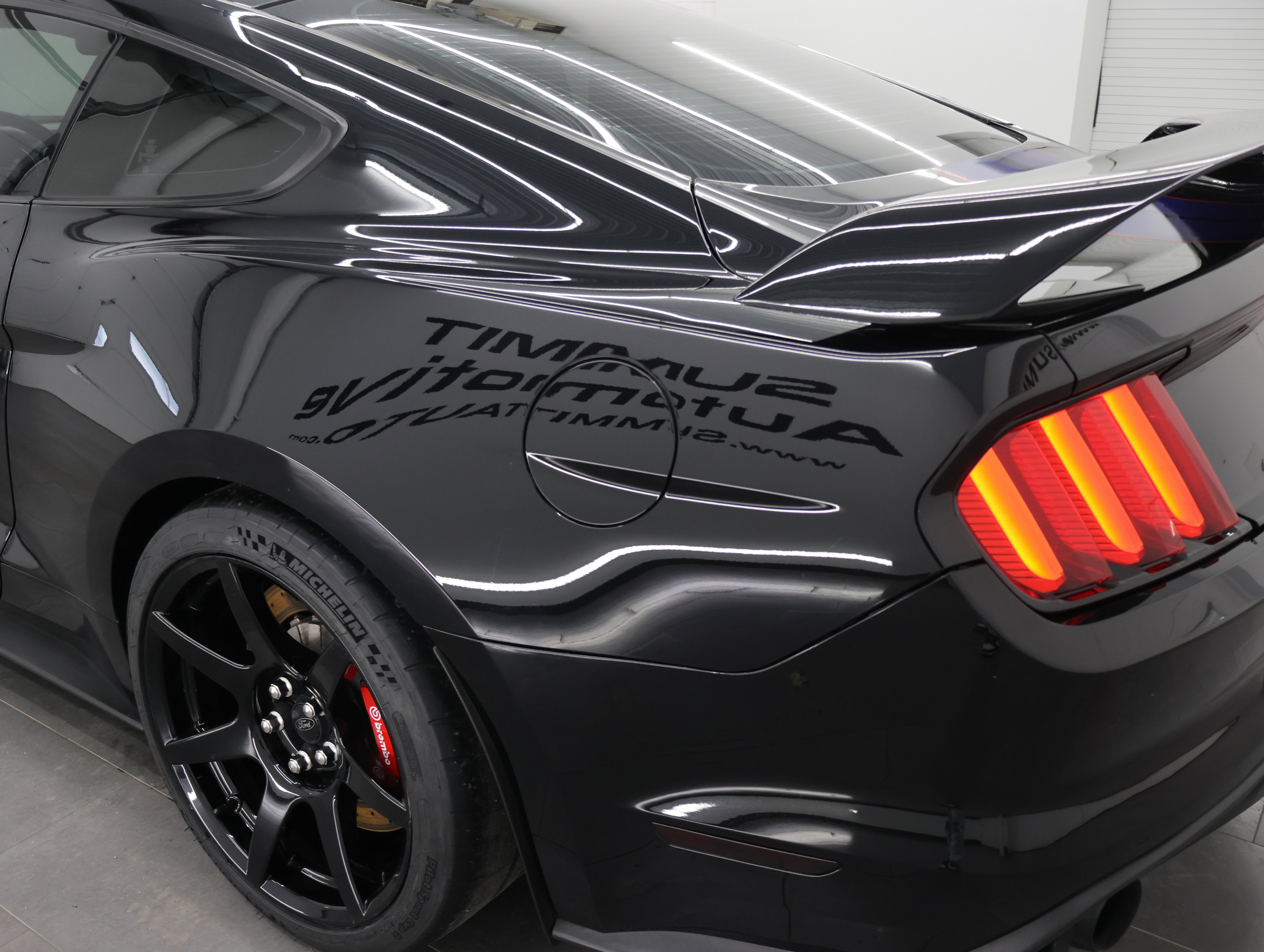 Used 2016 Ford Mustang Shelby GT350R w/ GT350R Equipment Group 920A image 37