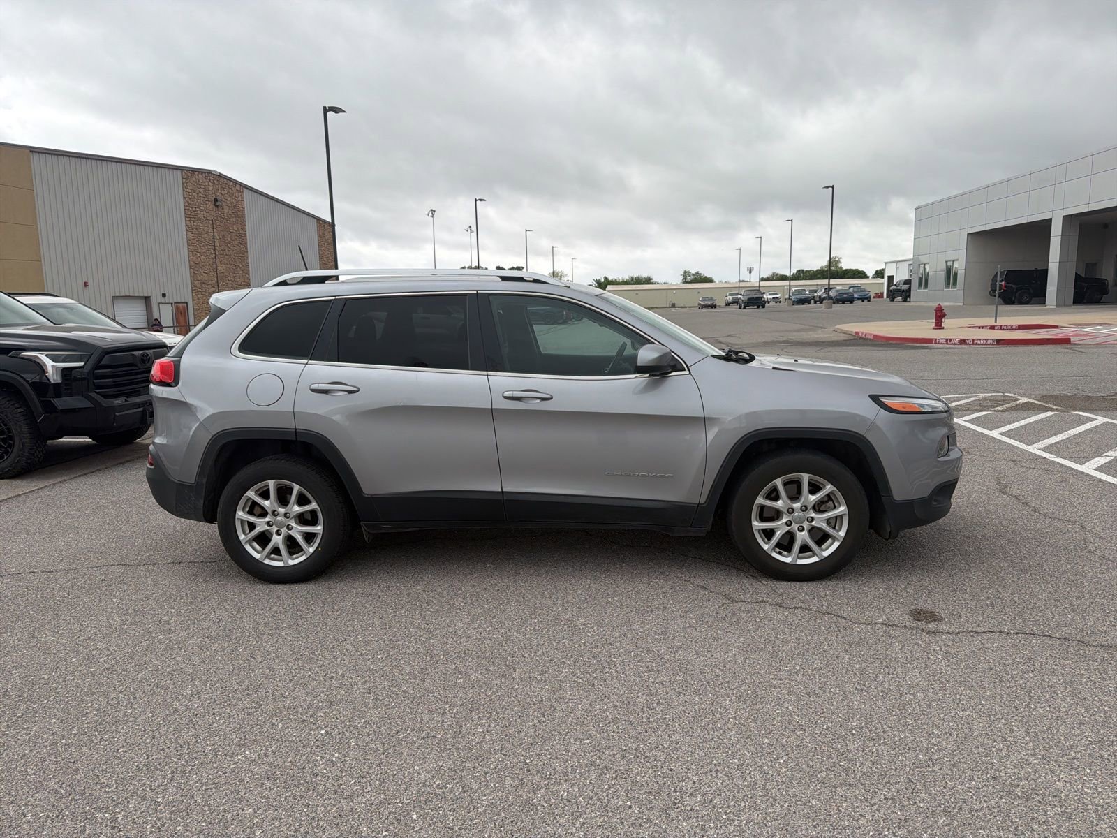 Used 2018 Jeep Cherokee Latitude image 4