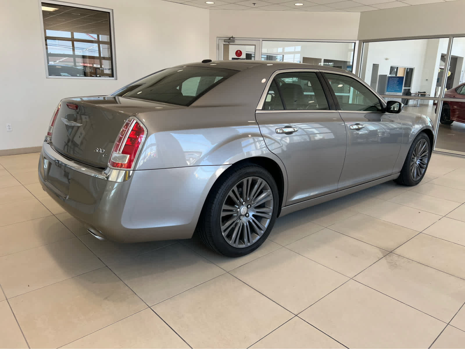 Used 2014 Chrysler 300 C RWD image 7