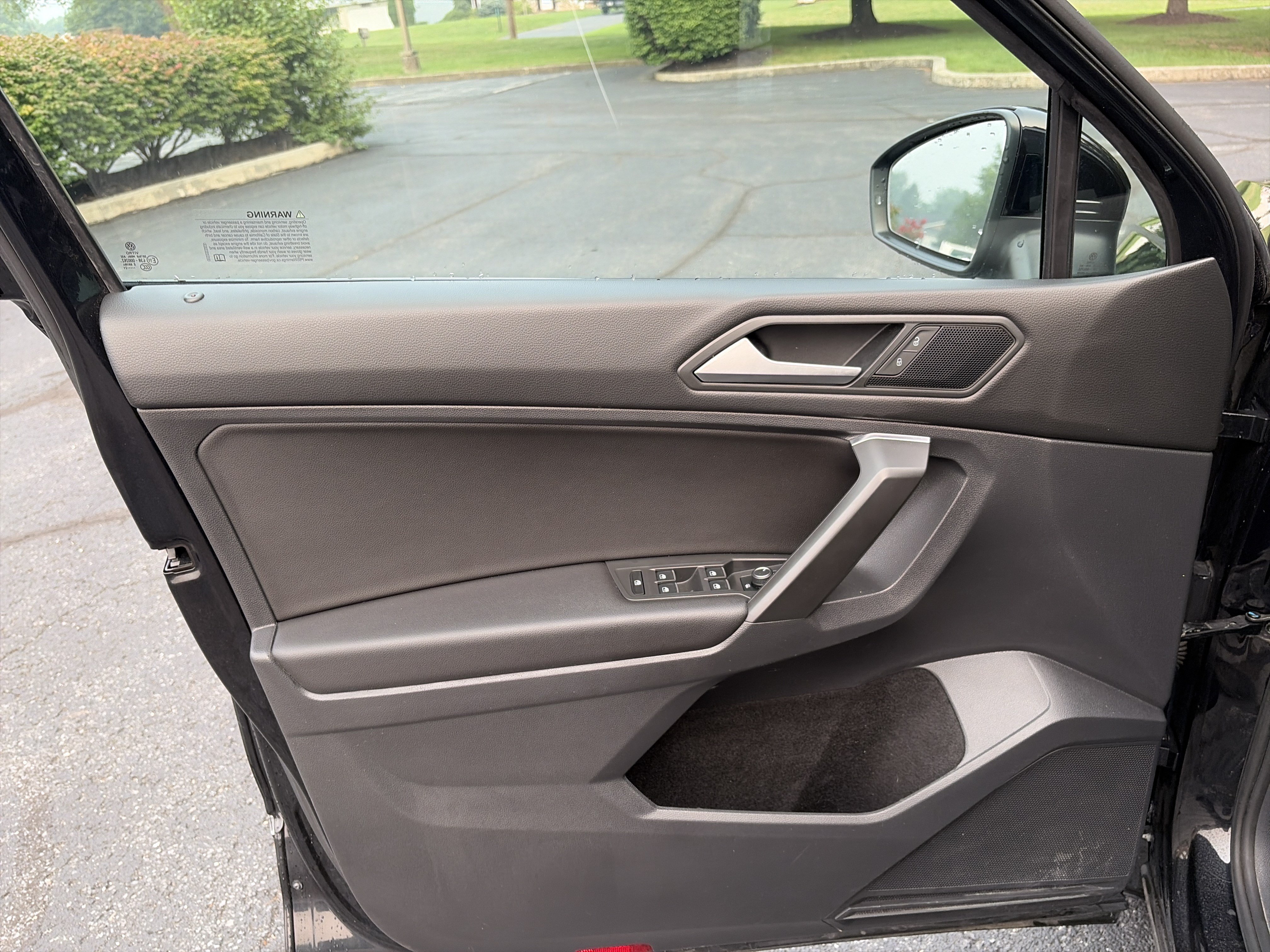 Used 2021 Volkswagen Tiguan SE w/ Panoramic Sunroof Package AWD/4WD image 15