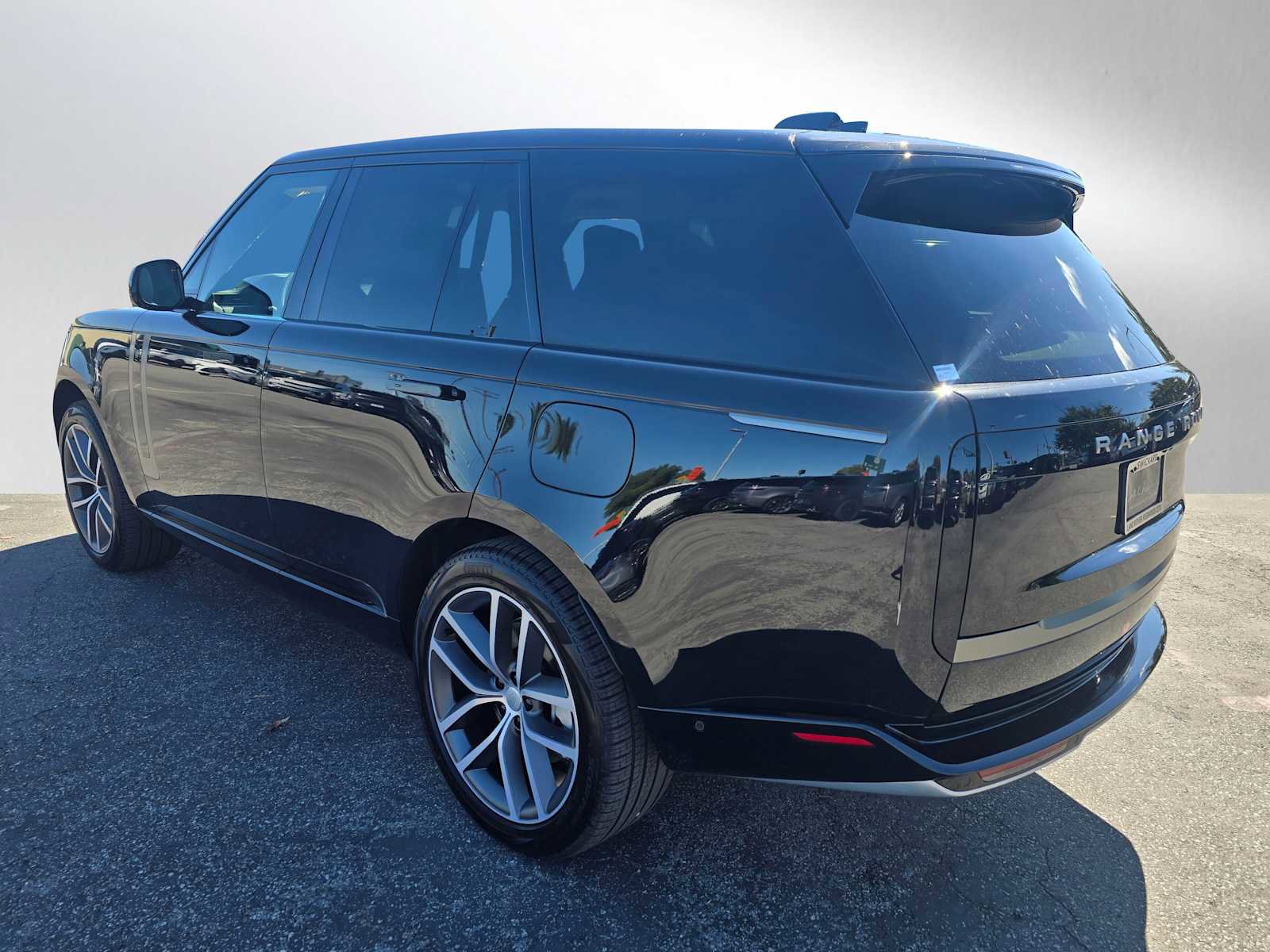 New 2025 Land Rover Range Rover SE image 5