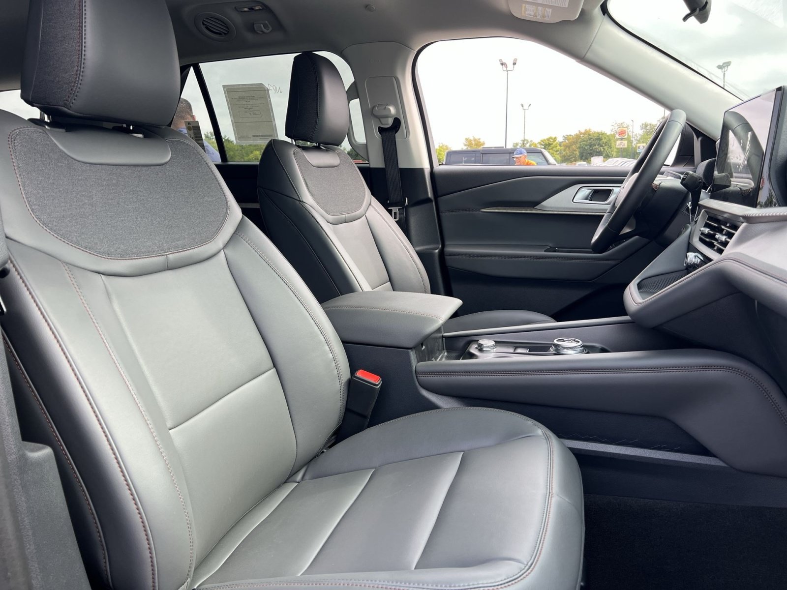 New 2026 Ford Explorer Active w/ Active Comfort Package AWD/4WD image 27
