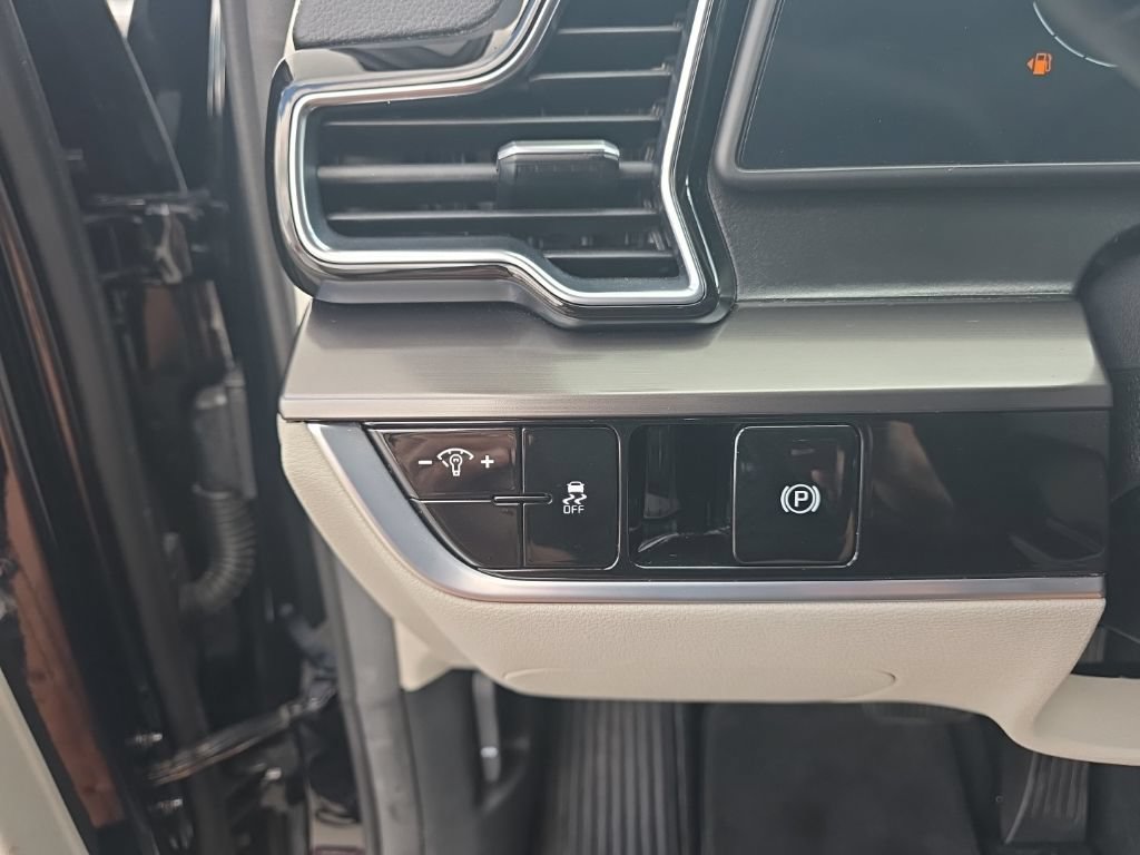 Used 2023 Kia Sportage EX FWD image 16