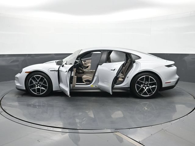 Certified 2025 Porsche Taycan AWD/4WD image 31