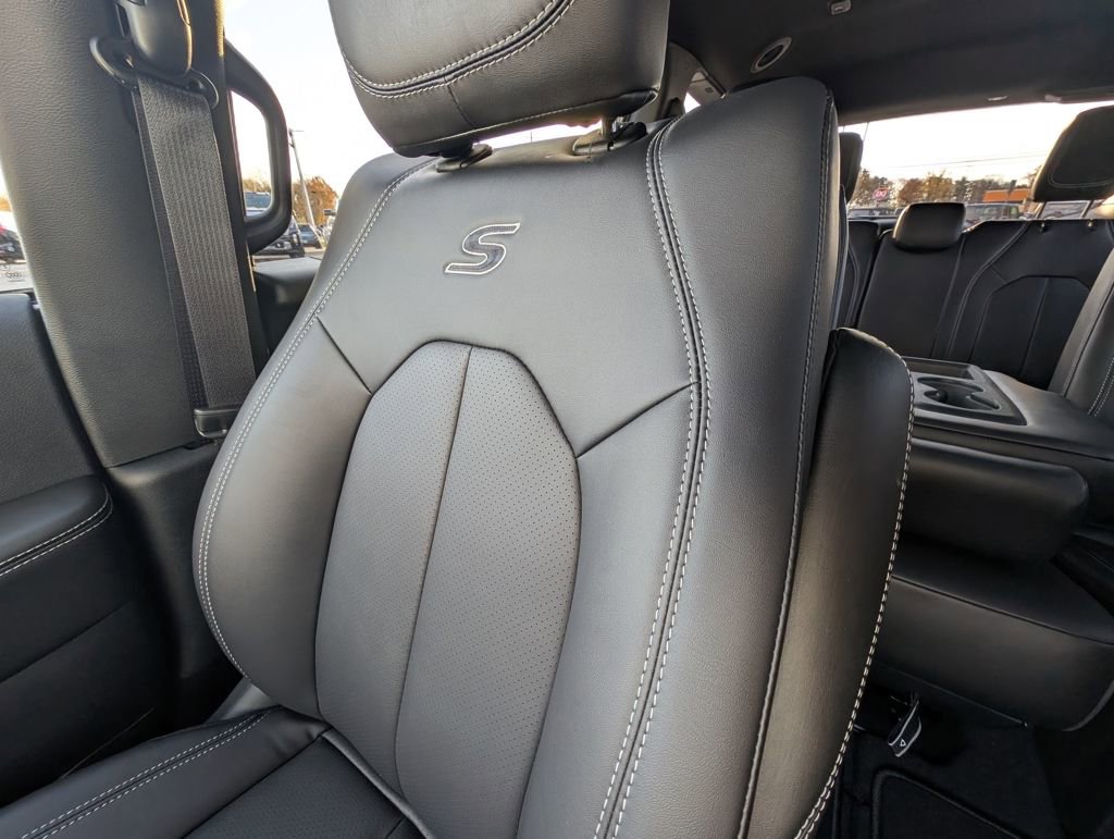 New 2026 Chrysler Pacifica Select w/ S Appearance Package image 13
