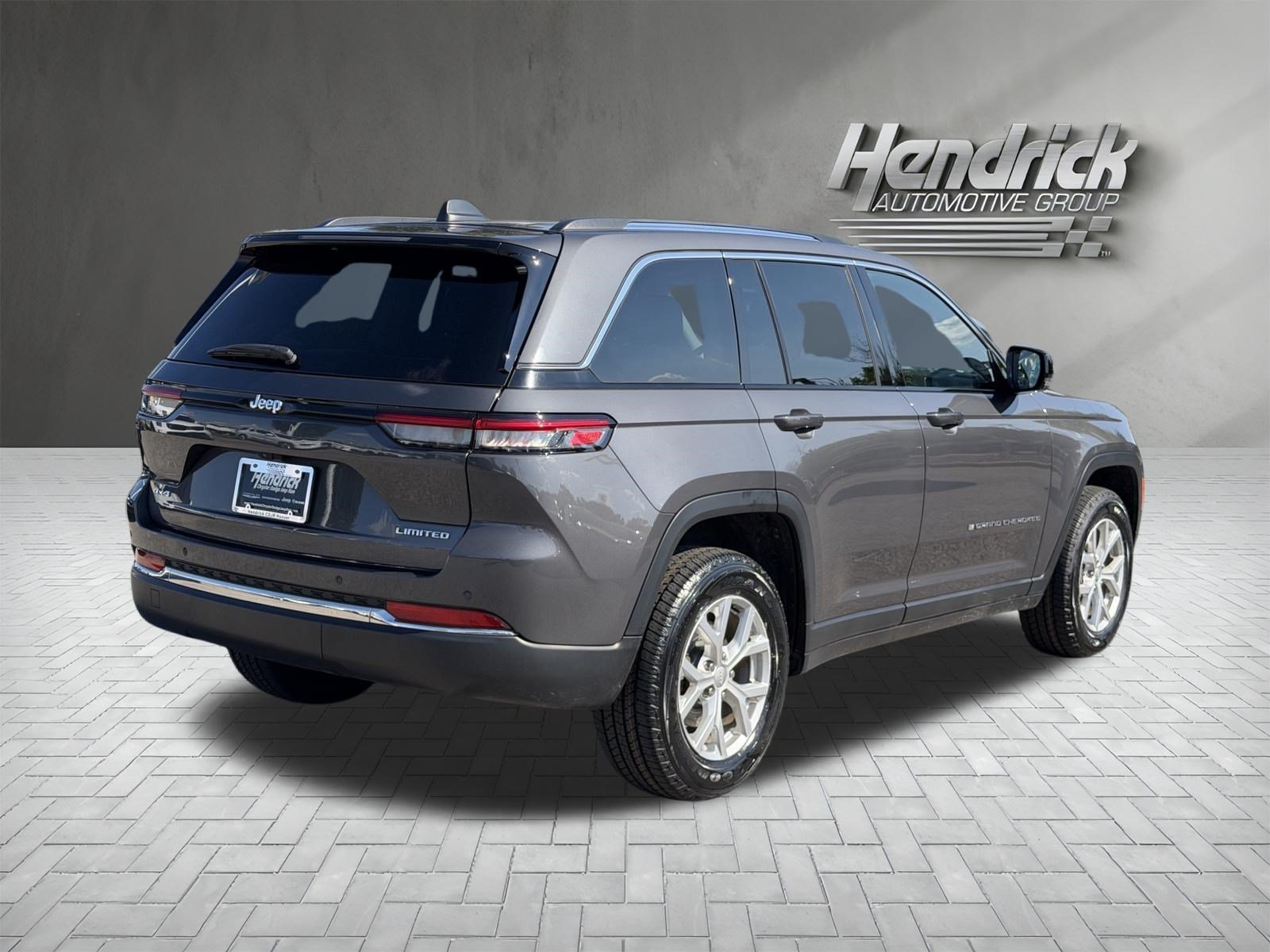 Used 2023 Jeep Grand Cherokee Limited AWD/4WD image 10