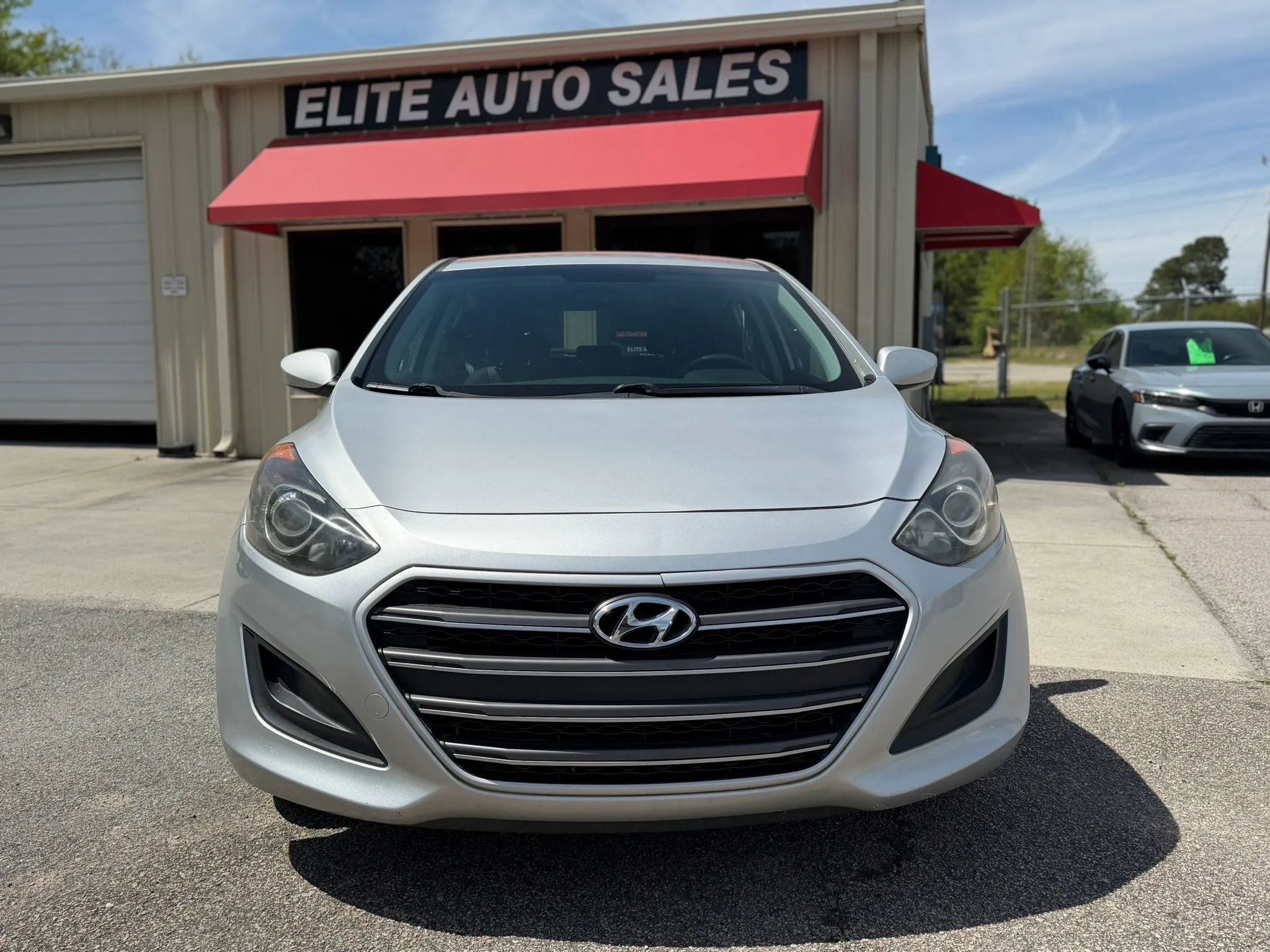 Used 2017 Hyundai Elantra GT image 4