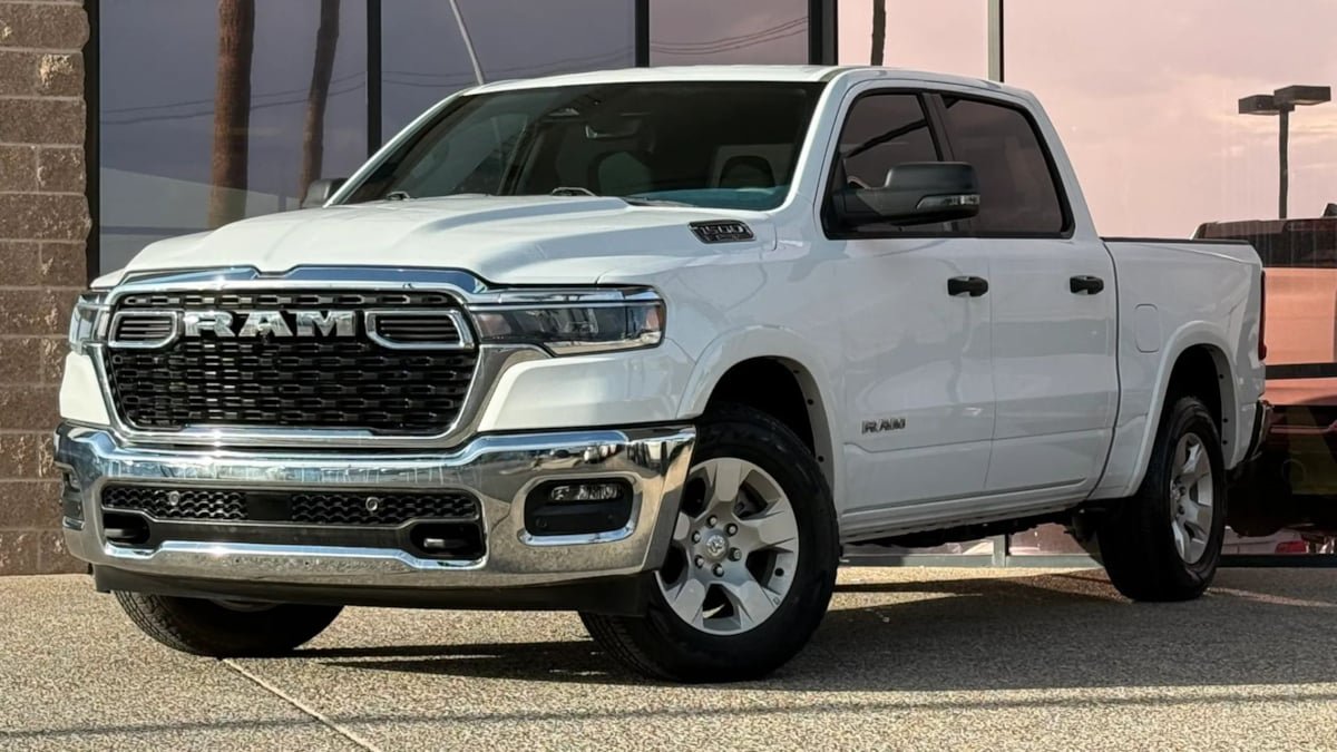 Used 2025 RAM 1500 Big Horn AWD/4WD image 2