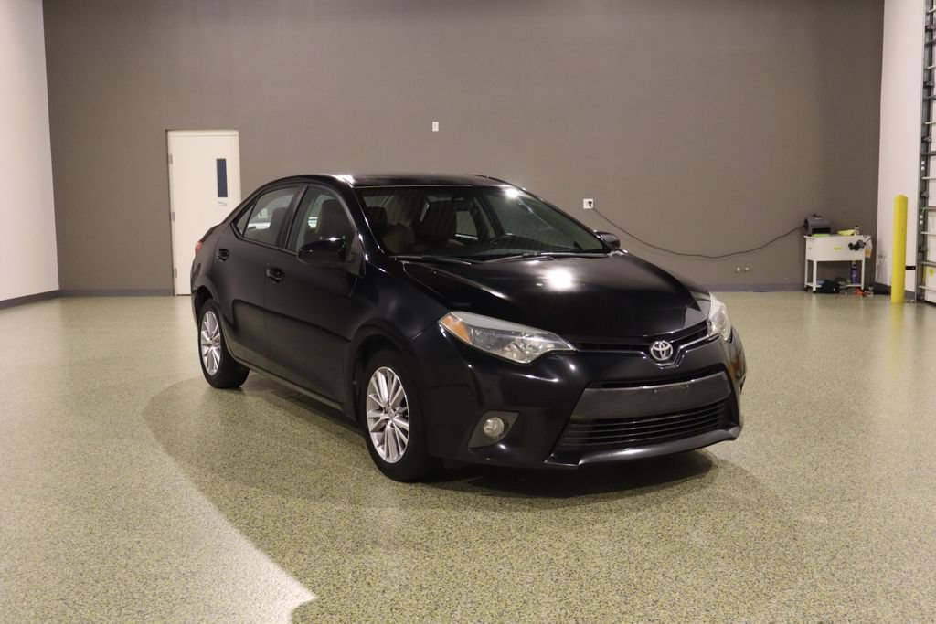 Used 2015 Toyota Corolla LE FWD image 1