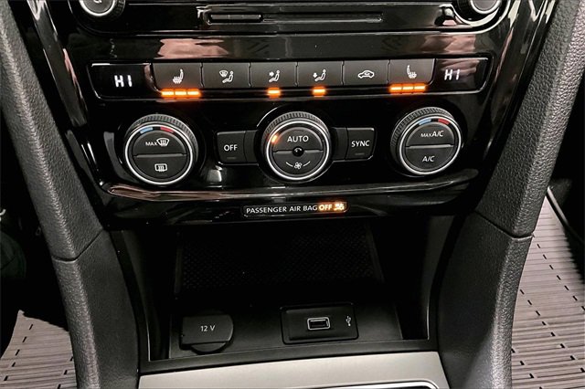 Used 2020 Volkswagen Passat 2.0T SEL image 16