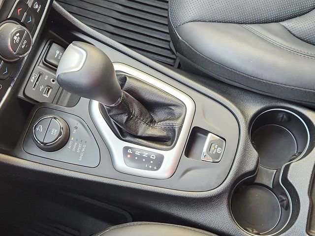 Used 2018 Jeep Cherokee Overland w/ Technology Group image 16