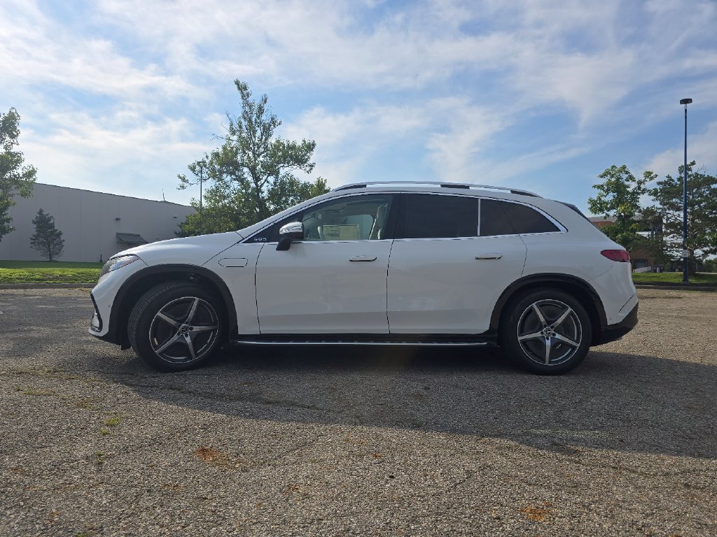 New 2027 Mercedes-Benz EQS 400 4MATIC SUV image 13