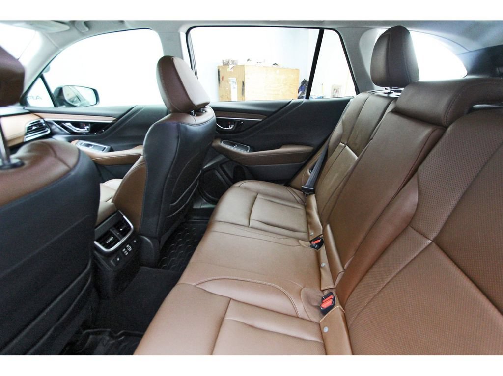 Used 2025 Subaru Outback Touring AWD/4WD image 9