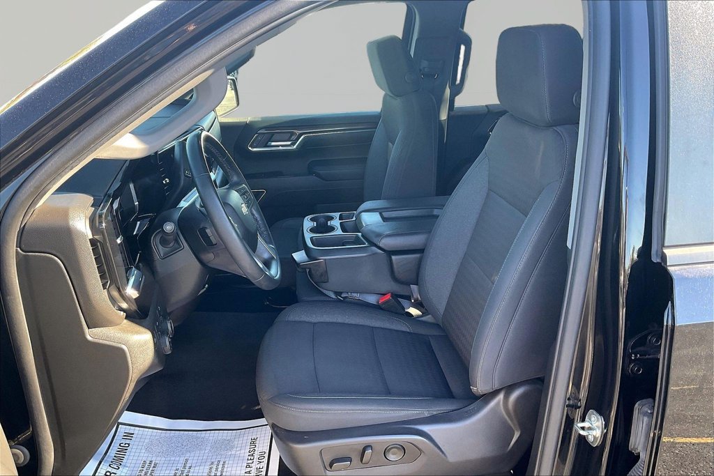 Used 2024 Chevrolet Silverado 1500 LT AWD/4WD image 25