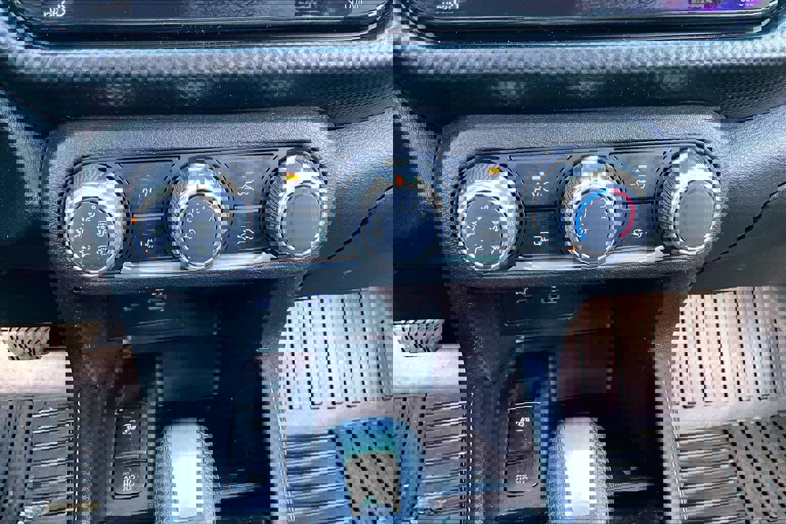 Used 2024 Nissan Kicks SV image 32