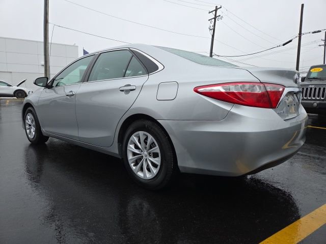 Used 2017 Toyota Camry LE image 5