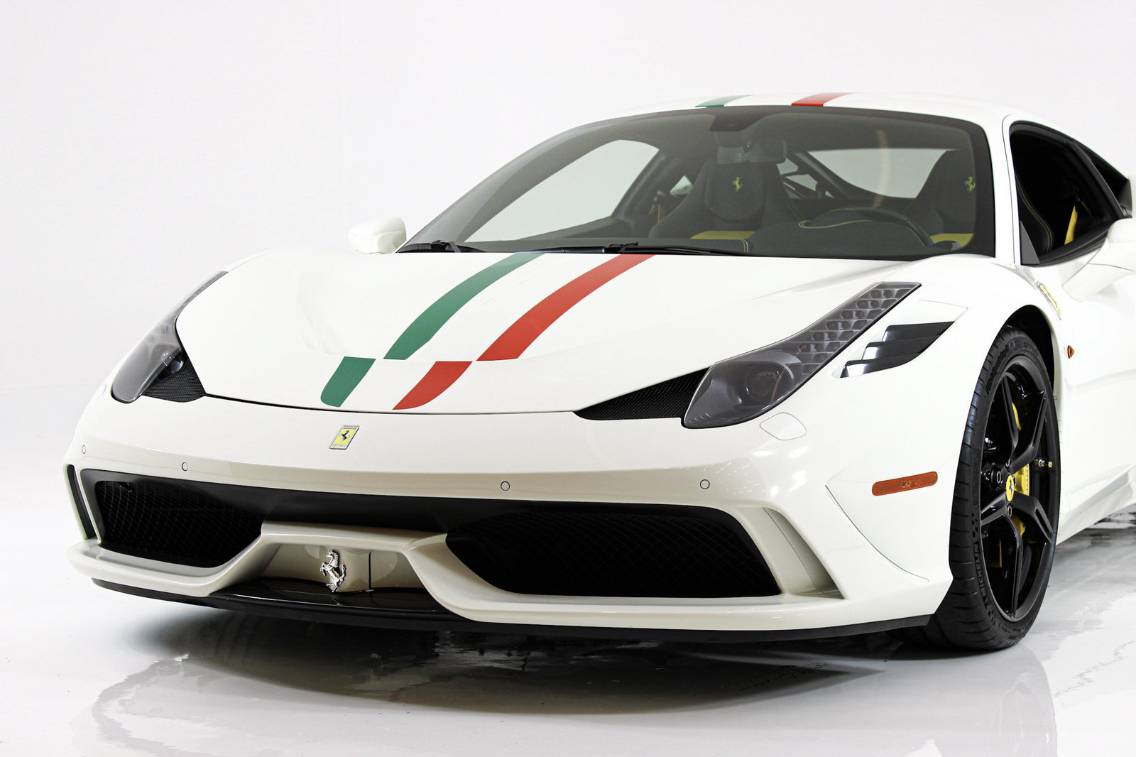 Used 2015 Ferrari 458 Speciale Coupe RWD image 17