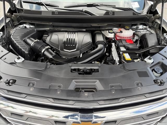 Certified 2025 Chevrolet Traverse LT FWD image 25