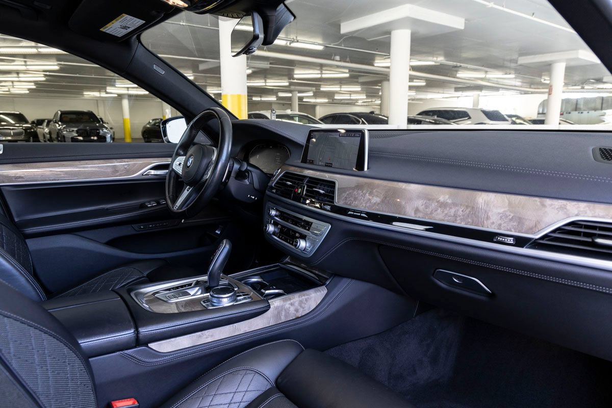 Used 2020 BMW 740i w/ M Sport Package RWD image 29