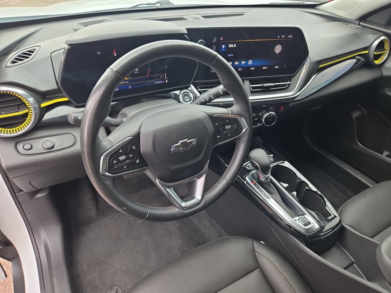 Used 2024 Chevrolet Trax ACTIV w/ Sunroof Package FWD image 15