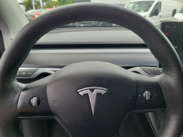 Used 2022 Tesla Model Y Long Range AWD/4WD image 29