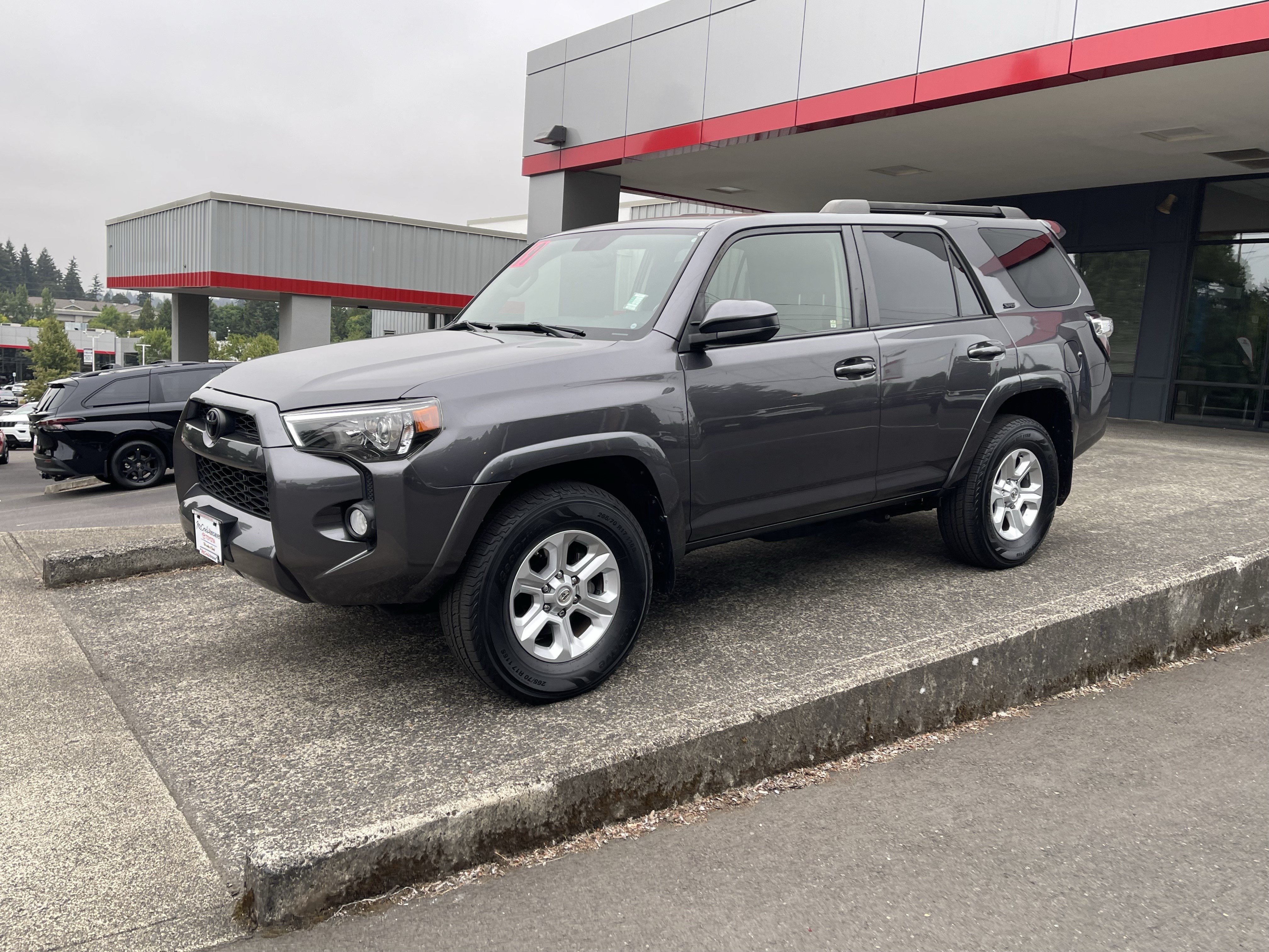 Certified 2019 Toyota 4Runner SR5 AWD/4WD image 4