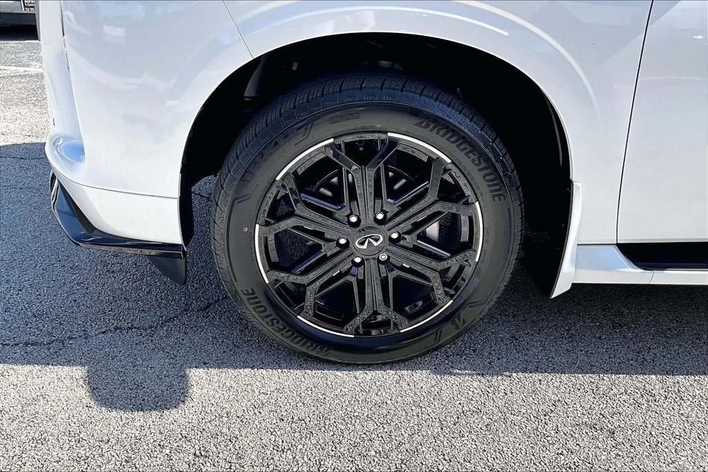 Used 2026 INFINITI QX80 4WD w/ Sport Exterior Package image 10