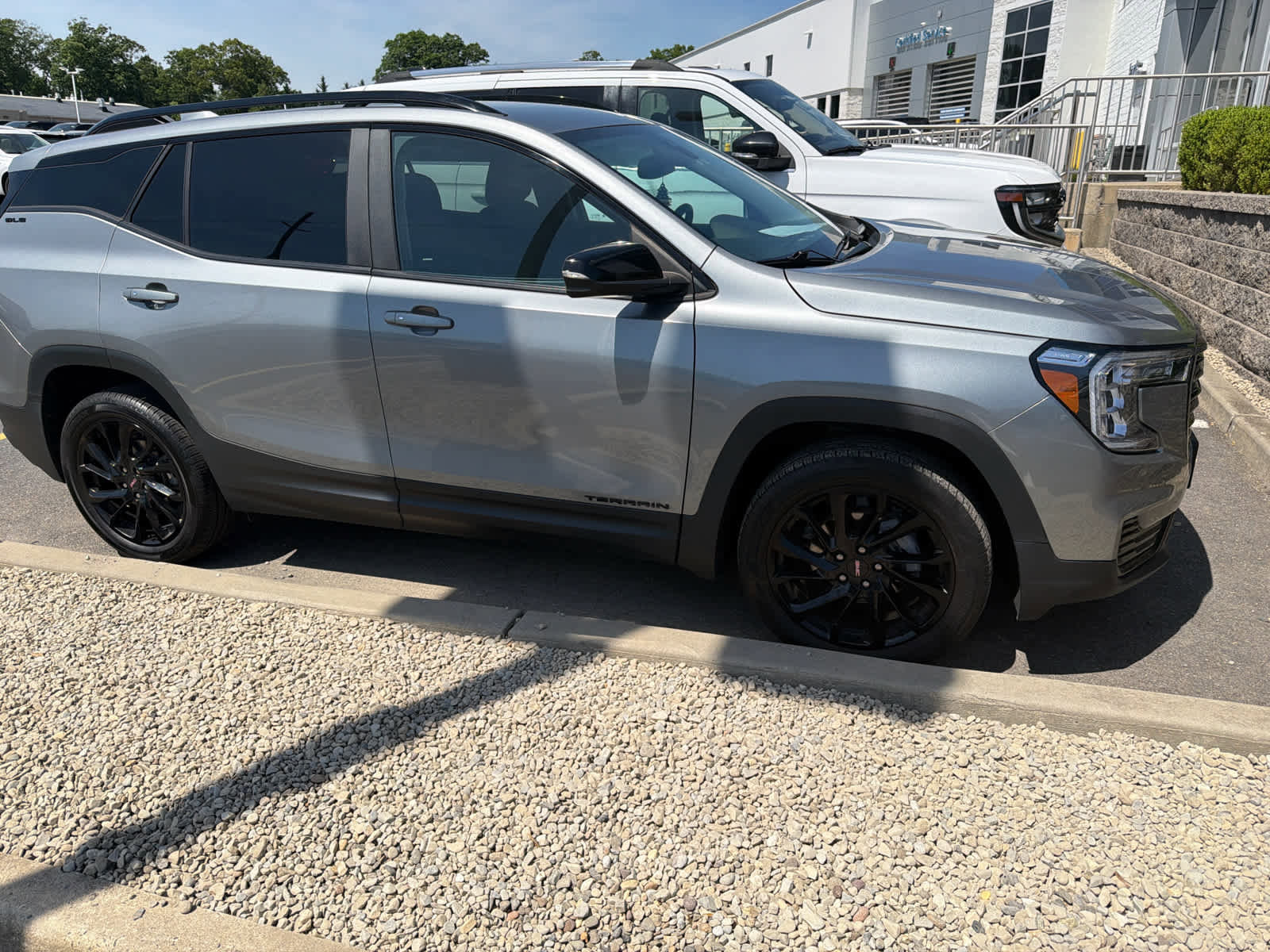 Certified 2023 GMC Terrain SLE w/ Driver Convenience Package AWD/4WD image 2