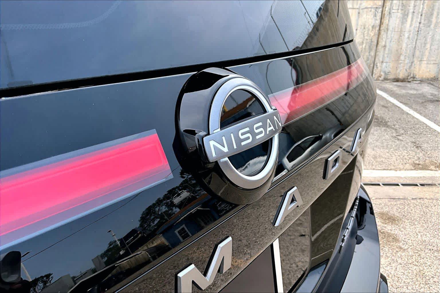 Used 2025 Nissan Armada Platinum Reserve AWD/4WD image 31