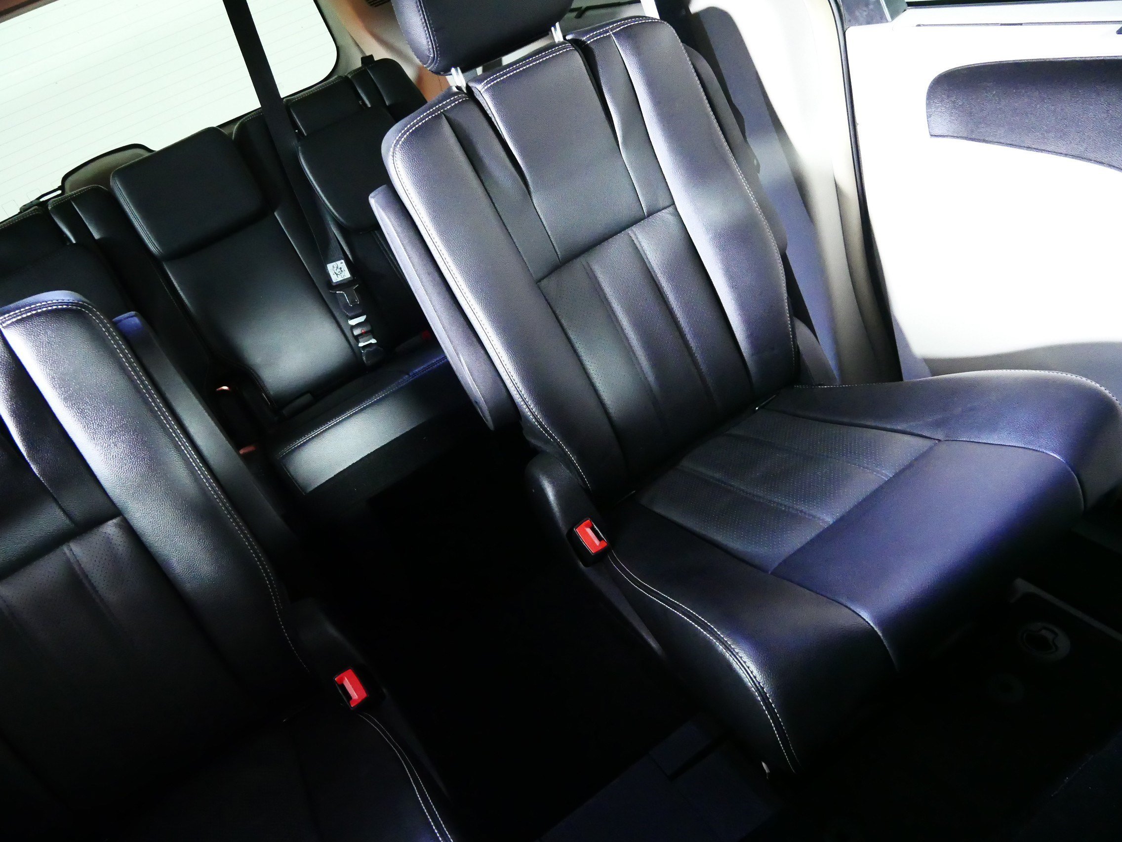 Used 2015 Chrysler Town & Country Touring-L w/ Driver Convenience Group FWD image 14