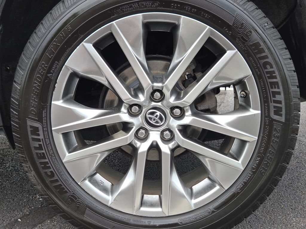 Used 2019 Toyota RAV4 XLE Premium w/ Cold Weather Package AWD/4WD image 17