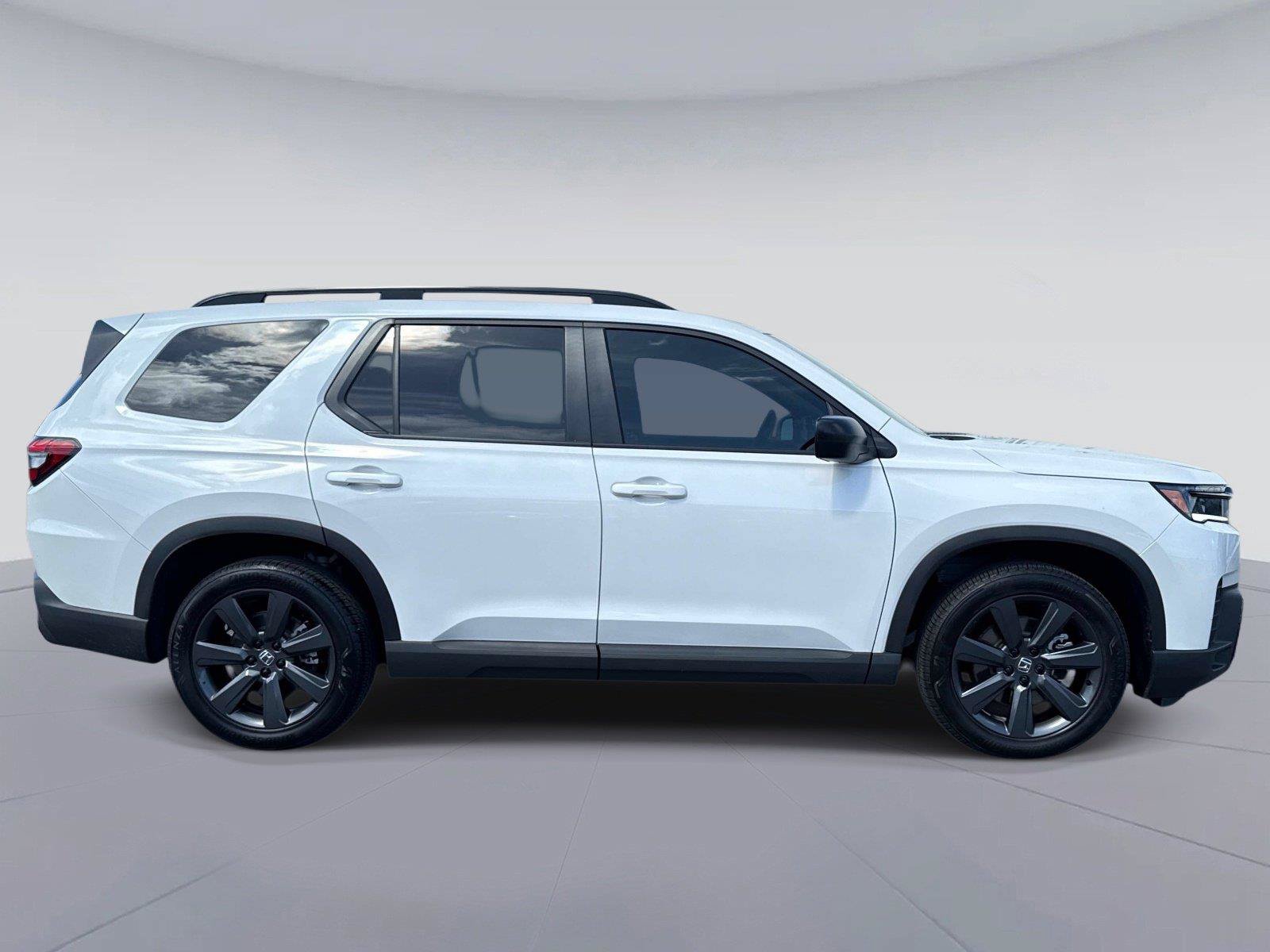 Certified 2026 Honda Pilot Sport image 2